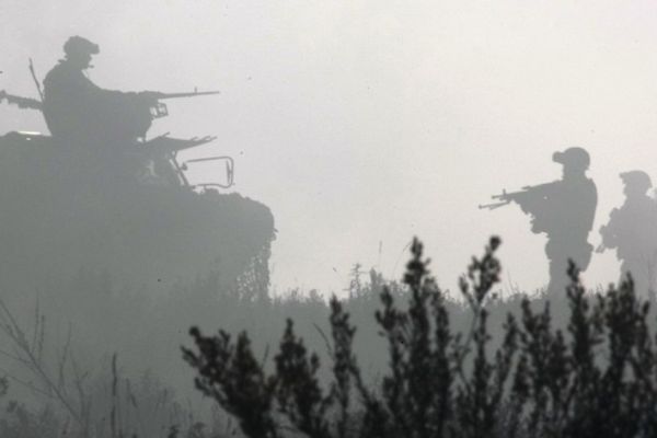 Légionnaires du 2ème REP (Régiment étranger de parachutistes) lors d'un exercice en Corse à Calvi. 