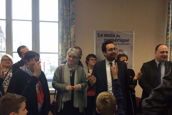 Le Secrétaire d'Etat Mounir Mahjoubi en visite à l' école primaire René Ferruga de Fleury-les-Aubrais dans le Loiret ce vendredi 