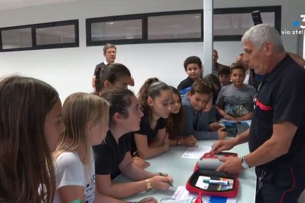 Des membres du SIS 2A se rendaient ce mercredi matin au collège Laetitia Bonaparte à Ajaccio pour une formation aux gestes qui sauvent.