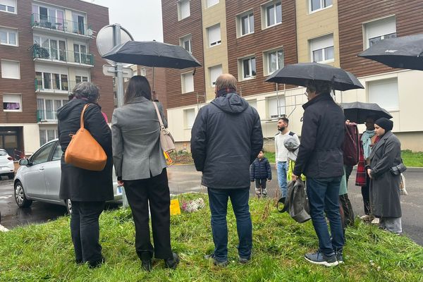 Les hommages se multiplient pour Héloïse, 17 ans, retrouvée morte dans le logement de son ex-petit ami, dimanche 20 octobre 2024, dans le quartier de la Lombardie à Rouen (Seine-Maritime).