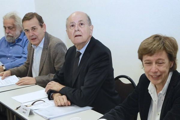 Des membres de la CIASE (Commission independante sur les abus sexuels dans l'Eglise) : le psychanalyste Jean-Pierre Winter, le juge Antoine Garapon, l'ancien Vice-Président du Conseil d'Etat Jean-Marc Sauvé et l'administratrice de l'Association anti-corruption Transparency International France Sylvette Toche.