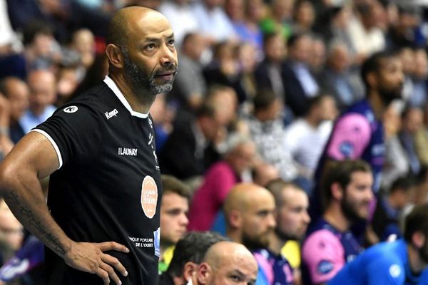 Yérime Sylla, entraîneur de Cesson Rennes Métropole Handball lors du matche face à Dunkerque Handball en D1. Lidl Starligue le 9 mai 2018