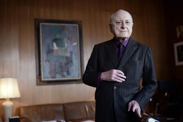 Pierre Bergé dans son bureau parisien