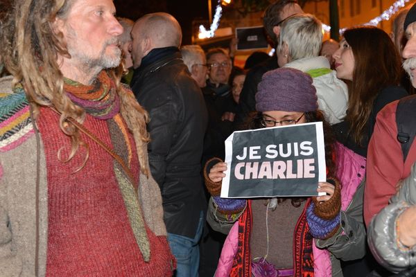 Attaque contre Charlie Hebdo, rassemblement devant la préfecture d'Ajaccio (Corse-du-Sud) le 7 janvier 2015