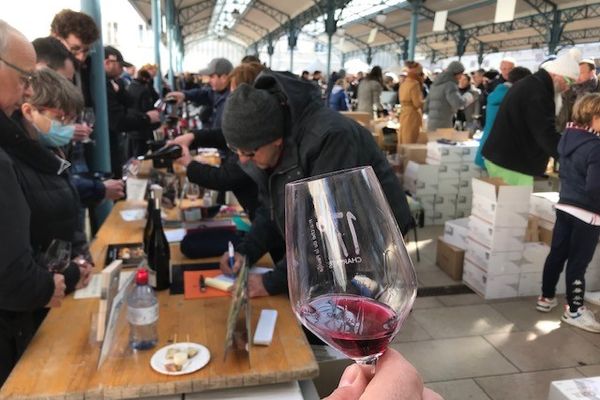 Après 2 ans d'absence pour cause de Covid-19, le marché de la Paulée des vins de Loire fait son retour à Chartres ce dimanche 3 avril 2022.