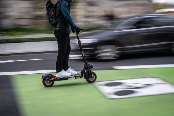 Une trottinette électrique ne doit pas dépasser les 25 km/h.