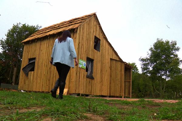 Claire Vilani construit une réplique de La petite maison dans la prairie