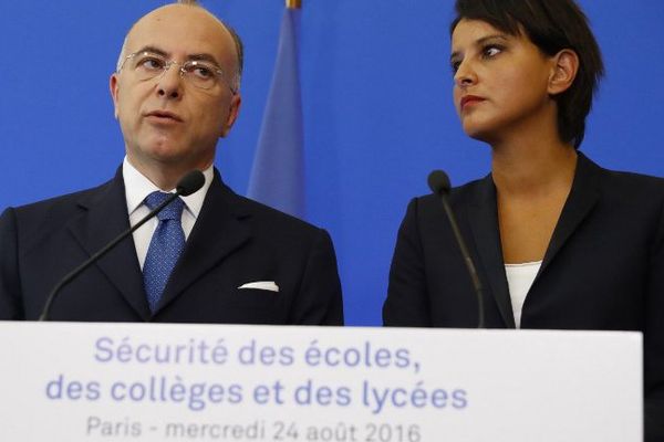 Signe des temps, les ministres de l'Education et de l'Intérieur étaient pour la première fois côte à côte pour une conférence de presse d'avant
rentrée scolaire.