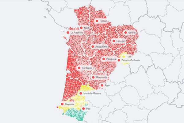 La carte des spécialistes indique, ce samedi 4 mars, une mauvaise qualité de l'air  (en rouge) sur la quasi totalité de la région (en jaune : dégradé / en vert : moyen).