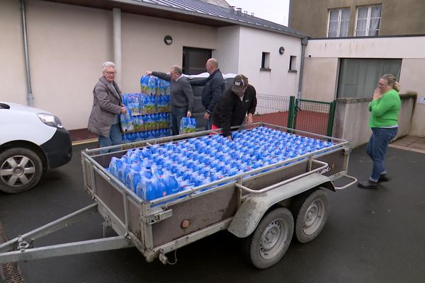 De nombreuses communes de la Manche sont encore privées d'eau potable, plusieurs jours après le passage de la tempête Ciaran.