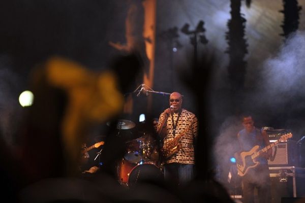 spectacle de Manu Dibango au Pan-African Cultural Festival à Alger. L'artiste est l'un des invités des nuits de Nacre 2012 à Tulle