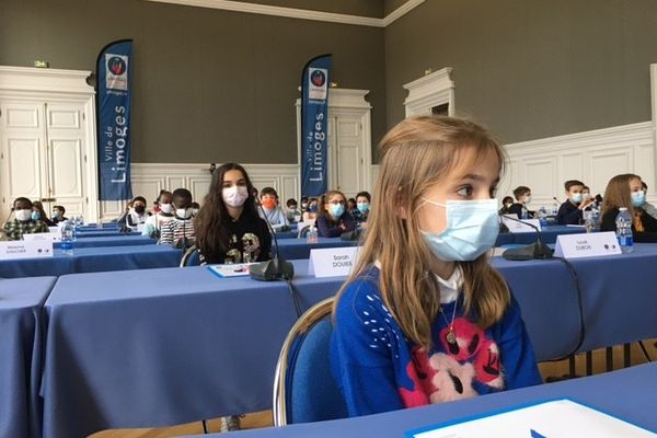 A Limoges, dans 33 écoles, les élèves de CM1/CM2 ont élu leurs représentants pour siéger pendant 2 ans à la mairie...avec les grands.