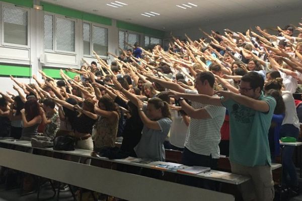 Les étudiants bisontins d'infocom font un "dab" pour le meilleur et pour le pire ! 