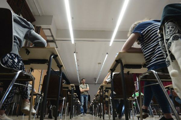 Salle d'examen du baccalauréat