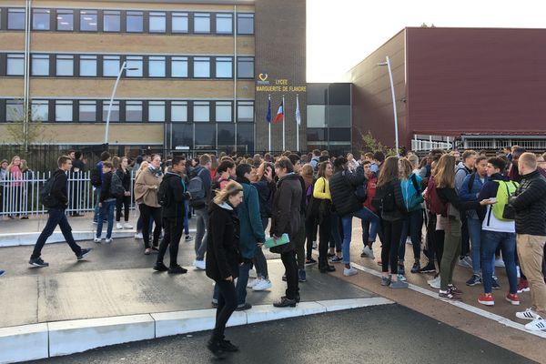 Un problème d'emplois du temps empêche la rentrée au lycée de Gondecourt.