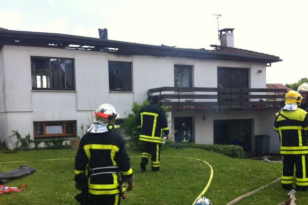 Un incendie a ravagé une habitation de Nomeny dimanche 17 mai 2015.