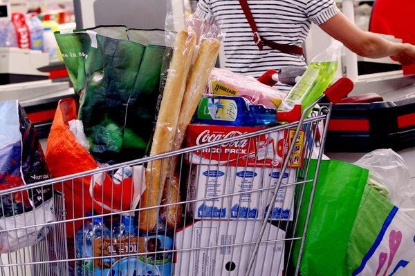 Illustration/ Ca se bouscule dans les grands centres commerciaux insulaires, à l'approche des fêtes de fin d'année.