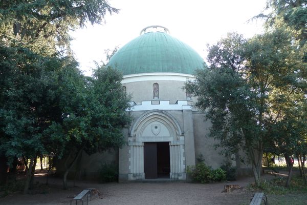 Le Saint-Sépulcre d'Angers dans le Maine-et-Loire construit entre 1931 et 1935 dans la propriété familiale de Monseigneur Henri Potard