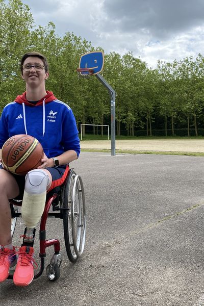 Eva David est joueuse de basket fauteuil en équipe de France