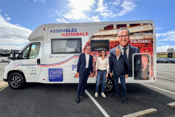 Le député de la 3e circonscription de la Mayenne tiendra dorénavant sa permanence parlementaire dans un camping-car