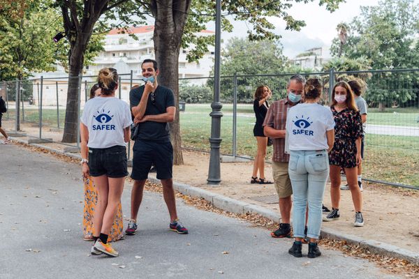 Des bénévoles de Safer lors d'un festival