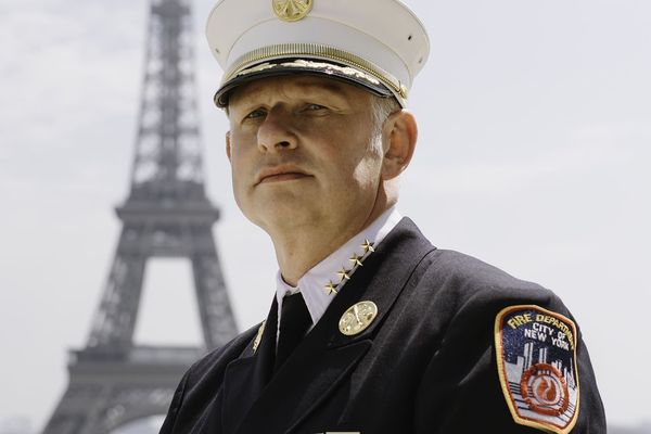 Il est le seul Français à avoir intégré le corps prestigieux du Fire department of the city of New York (FDNY).