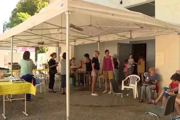 Certains des habitants évacués cette nuit sont hébergés à Villandraut ce vendredi.