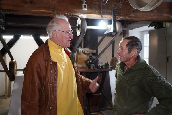 Paul-André Marche fait l'inventaire des moulins du Bas-Rhin. Il visite Le Moulin Roeser sur la Sarre à Harskirchen dans le nord de l'Alsace. Une structure qui fonctionne à merveille par la force de l'eau.