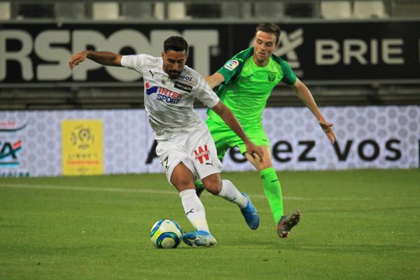 L'Amiénois Saman Ghoddos balle au pied lors du match amical entre l'Amiens SC et Leganes, le 3 août 2019.