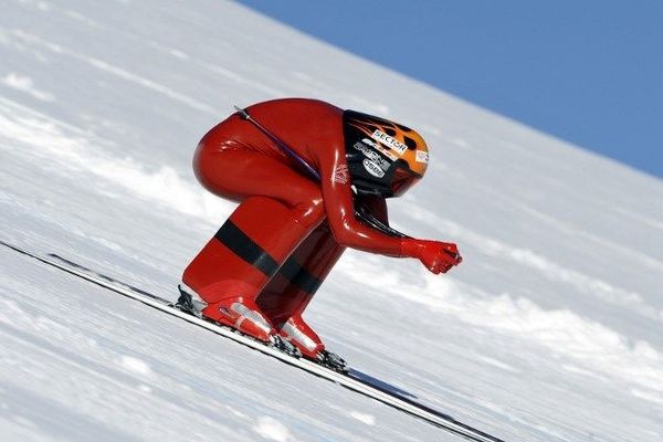 L'italien Simone Origone conserve son titre de champion du monde avec un chrono de 240 km/h.