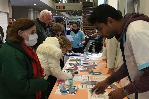 04-02-2019 - Action de sensibilisation à Hôpital Européen de Marseille, à l'occasion de la journée mondiale de lutte contre le cancer.