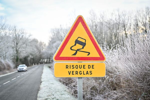 Les routes de montagne pourront se retrouver verglacées dans les Alpes du Nord à l'occasion d'un épisode de froid et de neige les 4 et 5 janvier 2025. (Illustration)