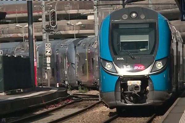 Arrivée à Nantes de la première des 13 rames du nouveau train Régio2N, permettant d'embarquer jusqu'à 50 vélos.