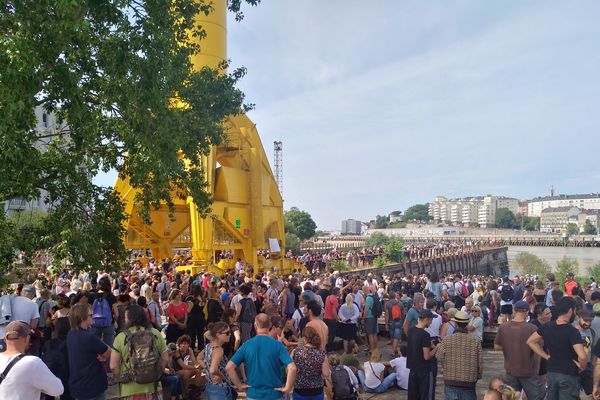 Plusieurs centaines de personnes se sont rassemblées ce samedi matin pour rendre hommage à Steve Maia Caniço.