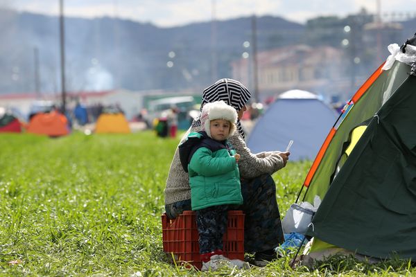 Des réfugiés dans un camp en Grèce à la frontière avec la Macédoine