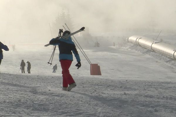 La saison de ski débute ce samedi 10 décembre à la station du Lioran (Cantal).