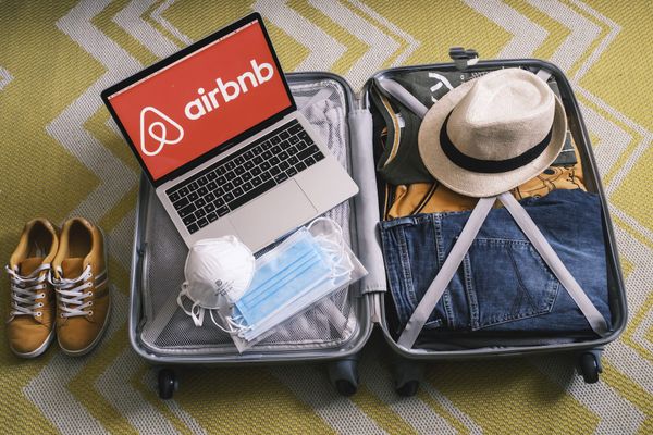 Des utilisateurs de la plateforme Airbnb, mécontents de la façon dont le site a géré leurs demandes d'annulations, suite au reconfinement de début avril 2021, ont créé un groupe 'collectif remboursement Airbnb" pour partager leur expérience et obtenir le remboursement des séjours qu'ils ont été contraints d'annuler.