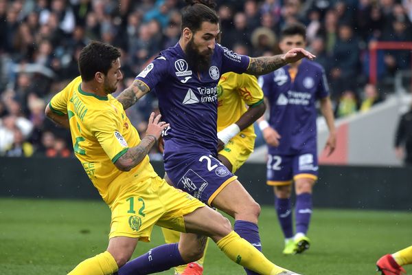 Jimmy Durmaz et Gabriel Boschilia lors de la rencontre Toulouse-Nantes, le 7 avril 2019