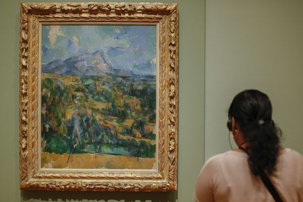 La montagne Sainte-Victoire, près d'Aix-en-Provence, est le sujet de près de 80 œuvres de Paul Cézanne. L'une d'entre elles est mise en vente lors de ces enchères.