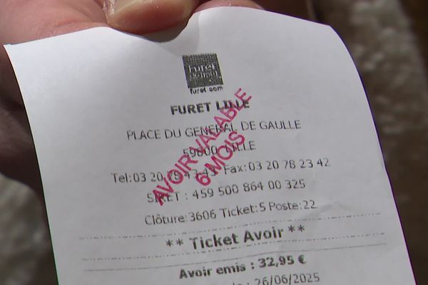 Au Furet du Nord de Lille, les avoirs permettent aux insatisfaits de Noël de changer leurs cadeaux.