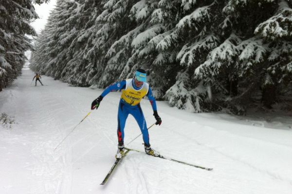 Les skieurs ont dû parcourir une boucle d’un peu plus de 10 km, à quatre reprises.