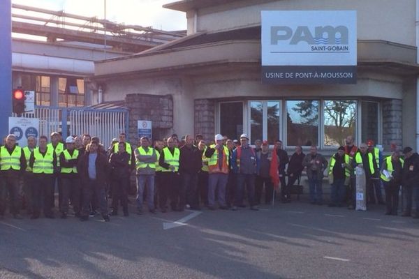 Les salariés de PAM attendent la venue du ministre.