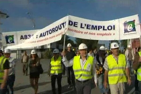 Manifestants pour l'A 831 à La Rochelle