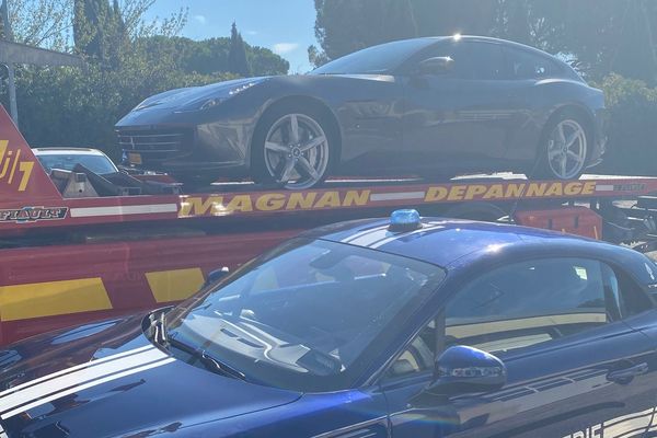 Ferrari arrêtée à 215 km/h sur l'autoroute A8 à Coudoux