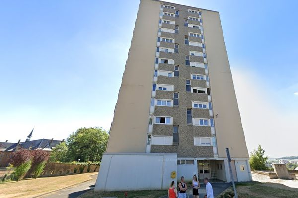 La tour Fougères de Sedan, capturée en août 2022.