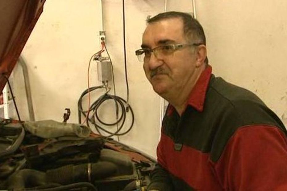 “Former Unemployed Mechanic Creates Solidarity Garage in Var”