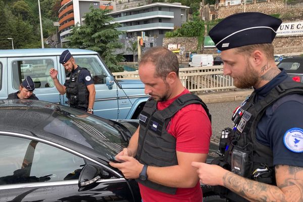 A la frontière entre Monaco et la France, la police a effectué des contrôles de VTC