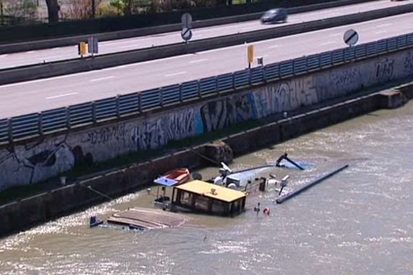 Naufrage d'une péniche à Valence (Drôme) samedi soir...