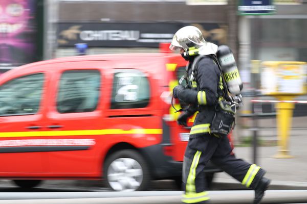 Un pompier en intervention dans le quartier de la Bastille en mai 2016. Photo d'illustration. 