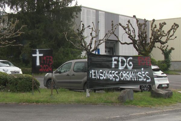 Mettant en cause des banderoles "insultantes", la Présidente du groupe FDG a annulé sa rencontre avec les salariés d'Objat, prochainement licenciés.